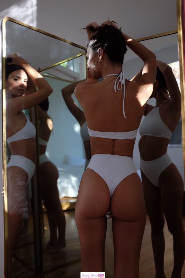 Emily Ratajkowski round ass