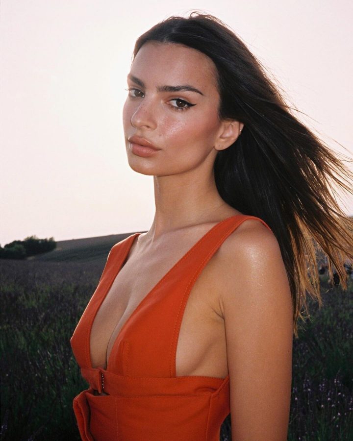 Emily-Ratajkowski-Sexy-by-Emanuele-DAngelo-1