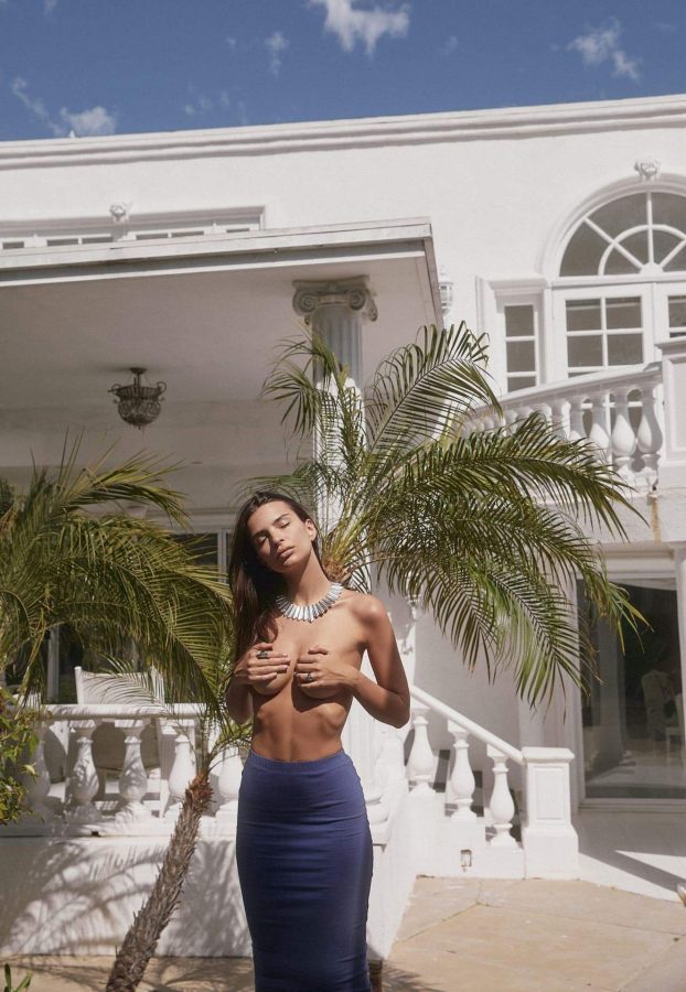 Emily-Ratajkowski-Topless-1